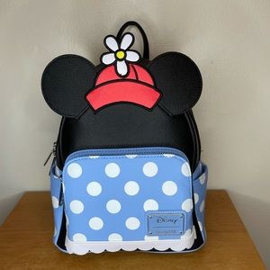 NWOT retro Minnie Mouse loungefly mini backpack